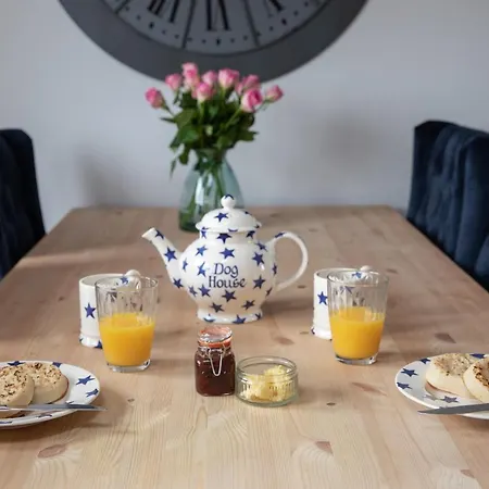 The Old Doghouse Semesterbostad