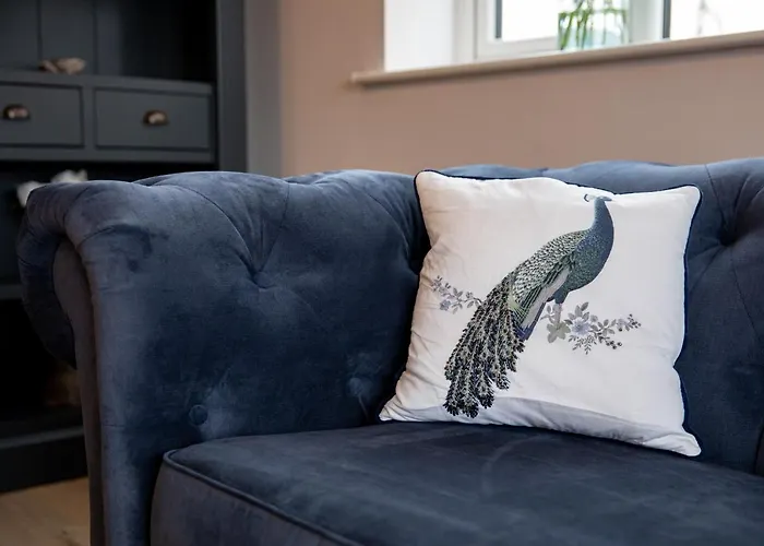 بيت للعطل The Old Doghouse *