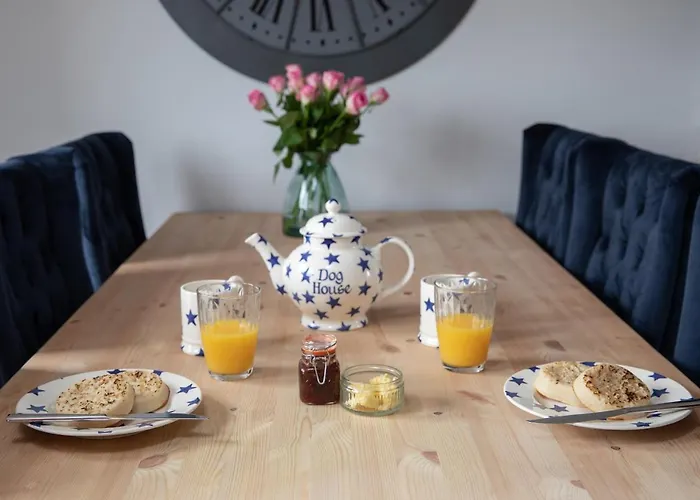 The Old Doghouse بيت للعطل