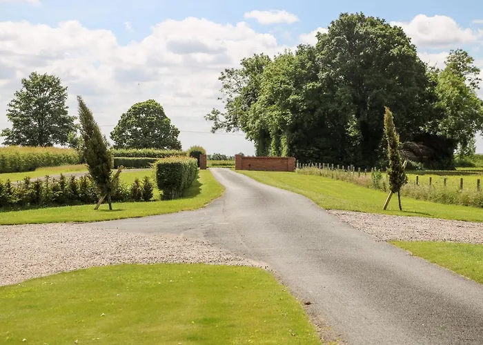 بيت للعطل The Old Doghouse *